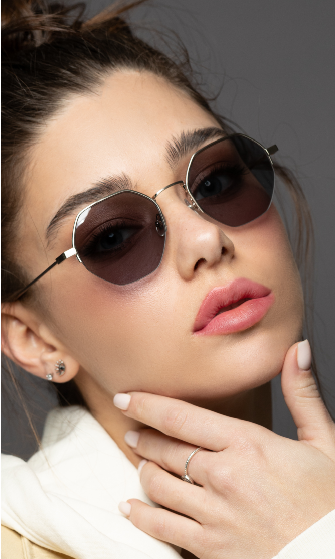 model with sunglasses